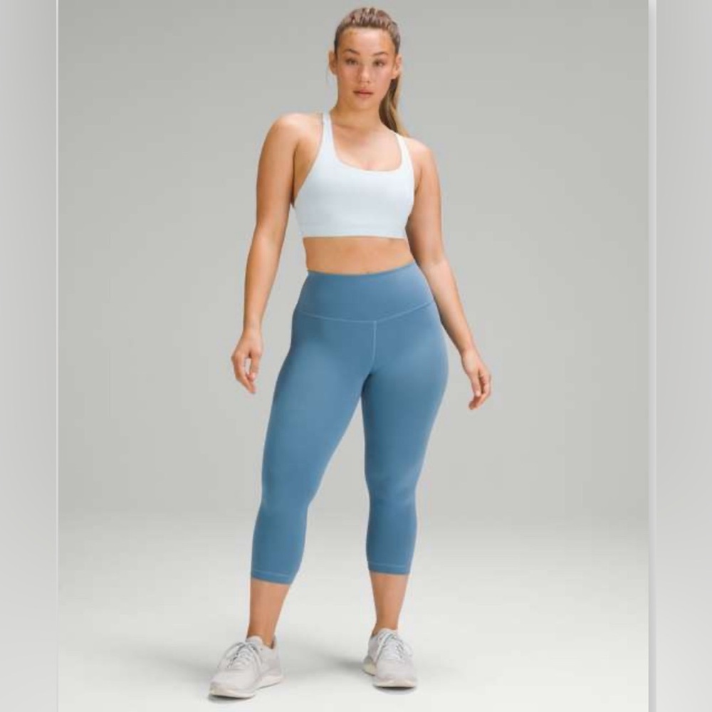 Lululemon Wunder Train Contour Fit High-Rise Crop 21"
Utility Blue Size 8